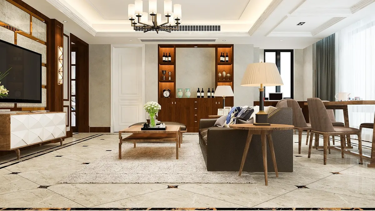 Sala ampla com lustre, sofá e piso de mármore