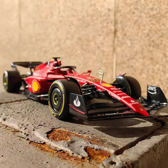 Miniatura Ferrari F1 2022
