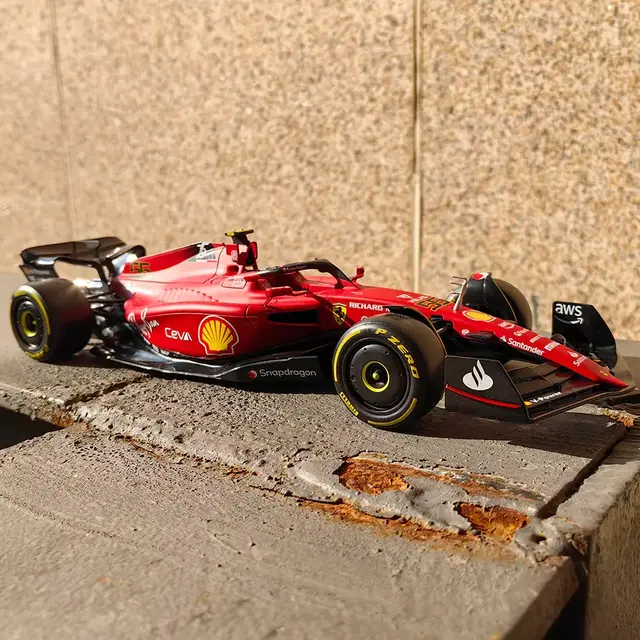 Miniatura Ferrari F1 2022